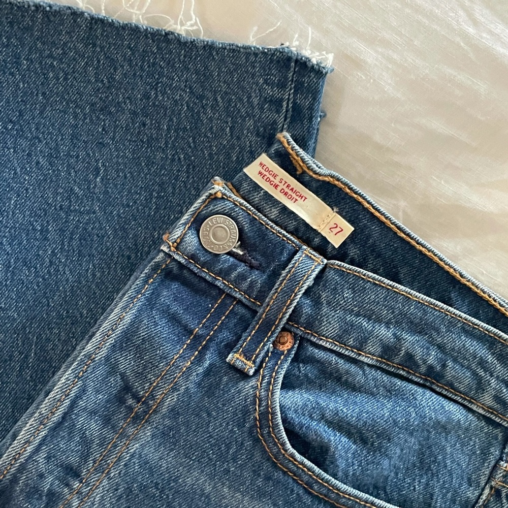 Levi’s Wedgie Straight leg jeans in medium wash - 27